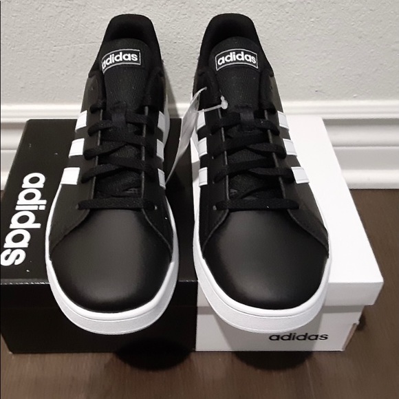 🔥SOLD OUT🔥adidas Brand New Sneakers NWT - Picture 2 of 4